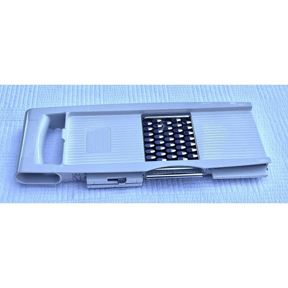 Pampered Chef Mandoline Slicer With 4 Blades No Finger